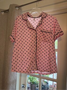 Women's Pink Polka Dot Short Sleeve Pajama Top with Black Trim size large